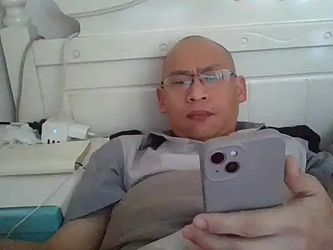 Snapshot of benly118 chatting on April 2026 01:12:02 AM benly118 online show from April 2026 01:12:02 AM