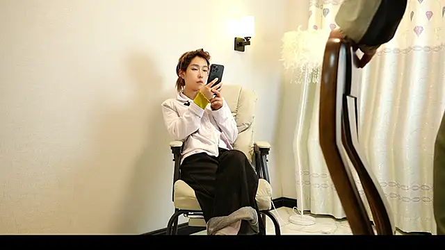 Snapshot of Mia--11 chatting on April 2026 01:38:02 PM Mia--11 online show from April 2026 01:38:02 PM