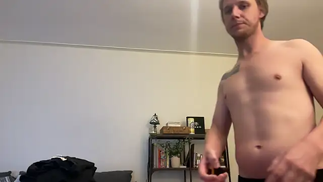 Snapshot of Tippygirl chatting on April 2026 04:29:01 AM Tippygirl online show from April 2026 04:29:01 AM