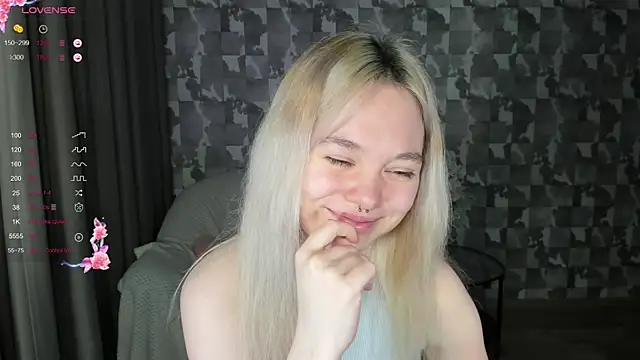 Anna Delon online show from April 2026 04:41:01 PM
