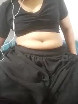 Snapshot of Anglebeb69 chatting on April 2026 07:11:02 AM Anglebeb69 online show from April 2026 07:11:02 AM