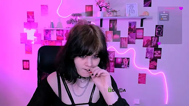 Snapshot of nikki_kiss_ chatting on April 2026 12:40:02 PM nikki kiss online show from April 2026 12:40:02 PM