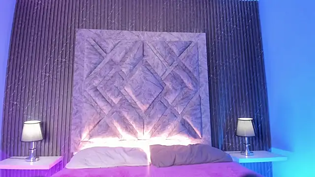 Snapshot of TaylorBloom chatting on April 2026 12:11:02 PM TaylorBloom online show from April 2026 12:11:02 PM