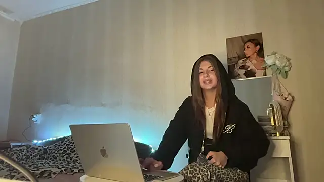 Snapshot of Alice_Princesz chatting on April 2026 05:40:01 PM Alice Princesz online show from April 2026 05:40:01 PM