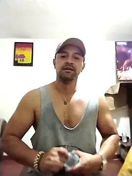 Snapshot of AlejoMoretti chatting on April 2026 11:09:02 PM AlejoMoretti online show from April 2026 11:09:02 PM