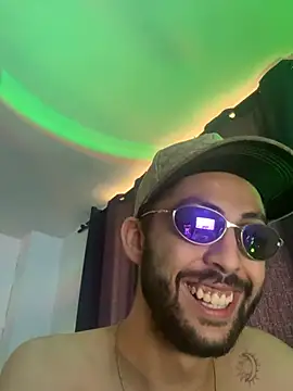 Snapshot of MaXWof00 chatting on April 2026 07:49:02 PM MaXWof00 online show from April 2026 07:49:02 PM