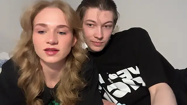 Snapshot of swaggenjoyer chatting on April 2026 12:23:01 PM swaggenjoyer online show from April 2026 12:23:01 PM