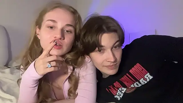 Snapshot of swaggenjoyer chatting on April 2026 09:28:01 PM swaggenjoyer online show from April 2026 09:28:01 PM