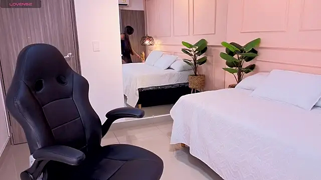 OLIVIA GARCIA   online show from April 2026 11:13:01 AM