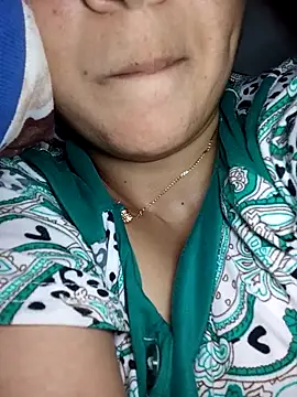 Snapshot of Aylane_1 chatting on April 2026 01:28:02 AM Aylane 1 online show from April 2026 01:28:02 AM