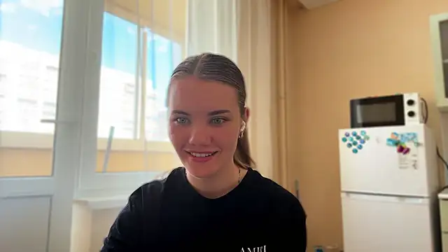 Snapshot of doana_bebriti chatting on April 2026 12:17:02 PM doana bebriti online show from April 2026 12:17:02 PM