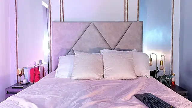 EmmaWilliammss online show from June 2026 12:27:01 PM