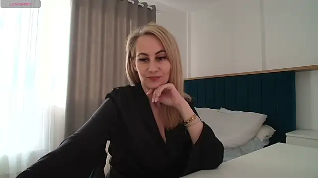 Snapshot of AdellynRose chatting on May 2026 04:24:02 PM AdellynRose online show from May 2026 04:24:02 PM