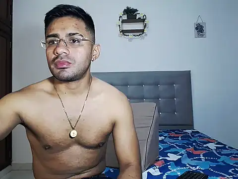 Snapshot of zeussexyhot chatting on April 2026 09:17:01 PM zeussexyhot online show from April 2026 09:17:01 PM