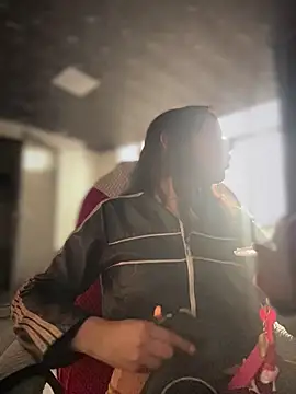 Snapshot of Abby--18 chatting on April 2026 01:01:02 PM Abby--18 online show from April 2026 01:01:02 PM