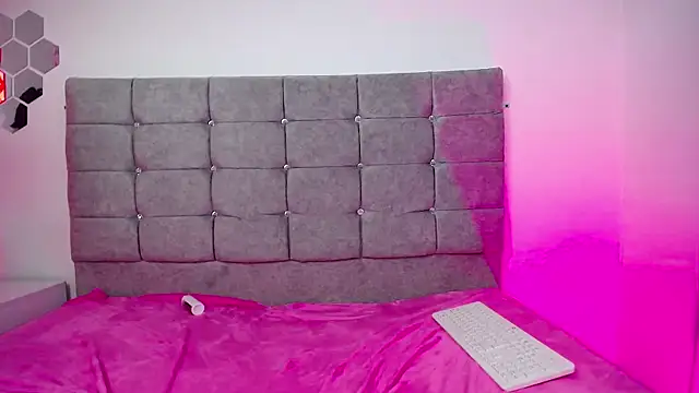 mia volkov online show from April 2026 07:58:02 PM