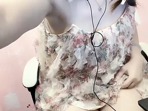 Snapshot of Luna3579 chatting on April 2026 09:23:01 PM Luna3579 online show from April 2026 09:23:01 PM