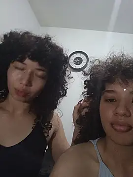 Snapshot of Chloe_and_Violeta chatting on April 2026 07:49:01 PM Chloe and Violeta online show from April 2026 07:49:01 PM