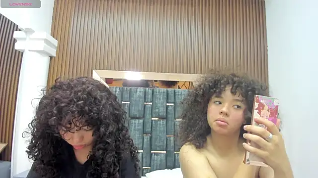 Snapshot of Chloe_and_Violeta chatting on May 2026 11:59:01 AM Chloe and Violeta online show from May 2026 11:59:01 AM
