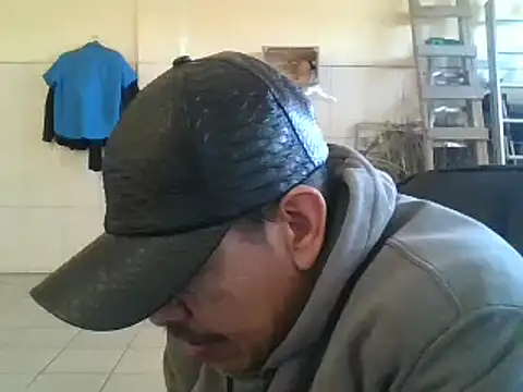 Snapshot of Oskr2024XXX chatting on January 2025 03:32:02 PM Oskr2024XXX online show from January 2025 03:32:02 PM