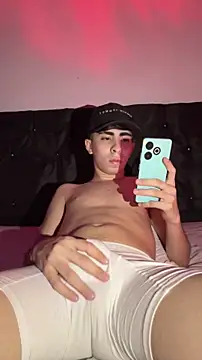 Snapshot of michaell_twinkk chatting on April 2026 10:40:02 PM michaell twinkk online show from April 2026 10:40:02 PM