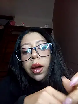 Snapshot of Katalina002 chatting on April 2026 01:18:01 AM Katalina002 online show from April 2026 01:18:01 AM