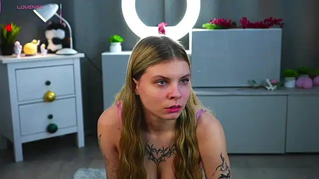 LesleeOpenshaw online show from April 2026 07:58:02 PM