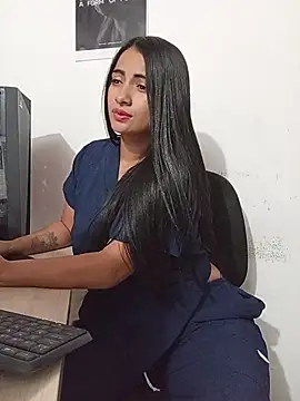 Snapshot of DaniellaGiraldo chatting on June 2026 01:42:02 PM DaniellaGiraldo online show from June 2026 01:42:02 PM