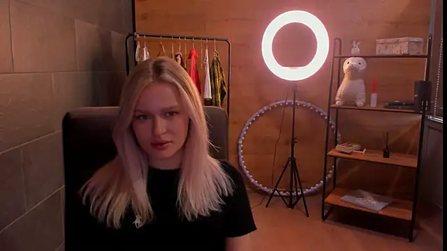 Snapshot of JeannDiaz chatting on April 2026 10:28:01 AM JeannDiaz online show from April 2026 10:28:01 AM