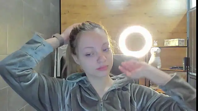 Snapshot of EmmaaMcDon chatting on April 2026 08:12:01 AM EmmaaMcDon online show from April 2026 08:12:01 AM