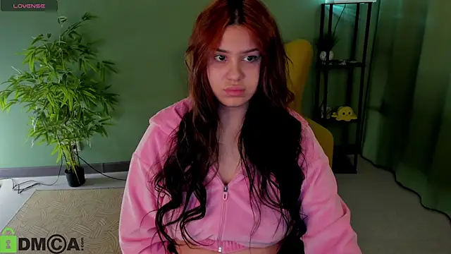 nicolewoss online show from May 2026 04:19:01 AM