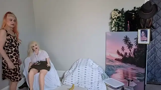 ZorynaDollHouse online show from May 2026 04:02:01 PM