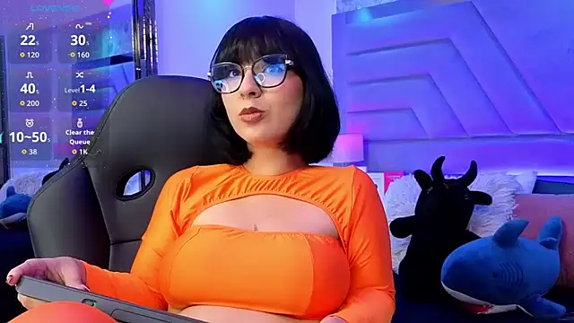HaniKuspoka online show from May 2026 07:59:02 PM