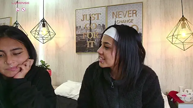Serena and zoe online show from April 2026 12:48:01 AM