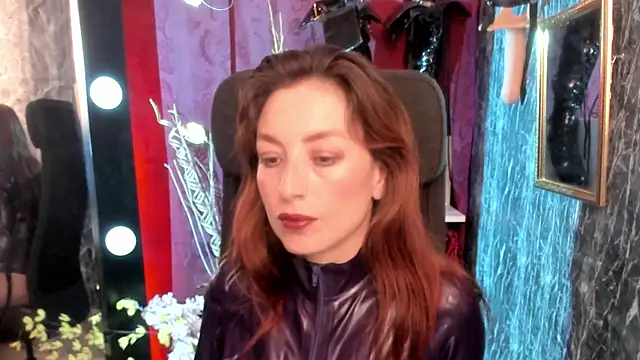 Queenscarlettsecret online show from April 2026 07:03:01 PM