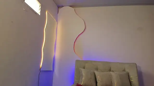 Aohomlester  online show from April 2026 07:58:02 PM