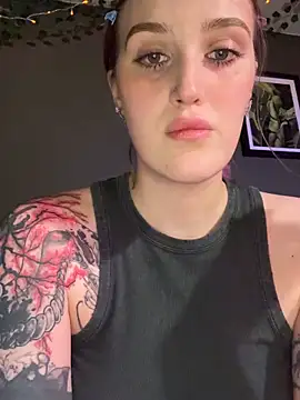 Snapshot of PollyAsh chatting on April 2026 10:23:02 PM PollyAsh online show from April 2026 10:23:02 PM