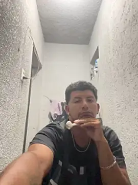 Snapshot of Alcantar01 chatting on May 2026 10:39:01 PM Alcantar01 online show from May 2026 10:39:01 PM
