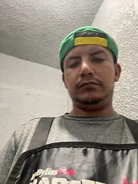 Snapshot of Alcantar01 chatting on May 2026 09:34:02 PM Alcantar01 online show from May 2026 09:34:02 PM