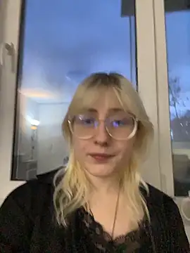 Snapshot of Blondie_Picxel__ chatting on April 2026 04:12:01 PM Blondie Picxel online show from April 2026 04:12:01 PM