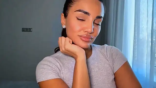 Snapshot of MelindaReny chatting on April 2026 02:40:01 PM MelindaReny online show from April 2026 02:40:01 PM