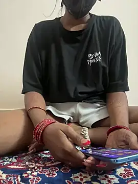 hoty-lovely online show from April 2026 06:52:01 PM