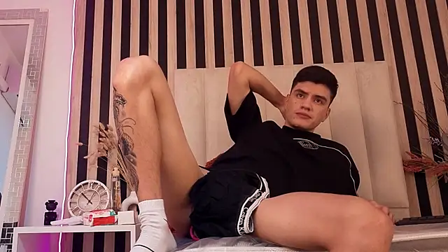Snapshot of LeoTease chatting on May 2026 04:36:01 PM LeoTease online show from May 2026 04:36:01 PM