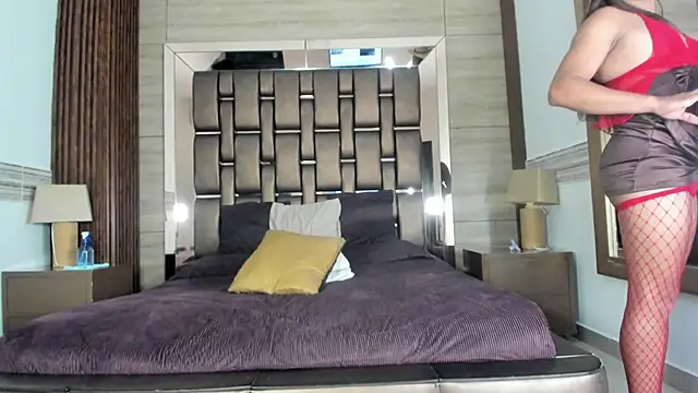 Snapshot of ziba_hadid chatting on April 2026 01:24:01 PM ziba hadid online show from April 2026 01:24:01 PM