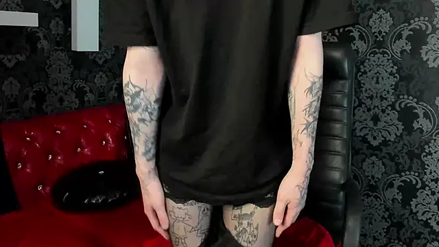 Snapshot of MattyBevs chatting on April 2026 11:17:01 PM MattyBevs online show from April 2026 11:17:01 PM