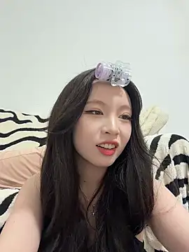 Snapshot of nide-baby chatting on April 2026 12:42:01 PM nide-baby online show from April 2026 12:42:01 PM