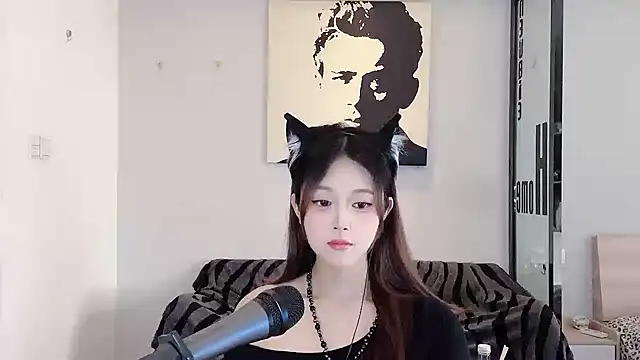 Snapshot of KiKi-011 chatting on June 2026 06:37:02 AM KiKi-011 online show from June 2026 06:37:02 AM