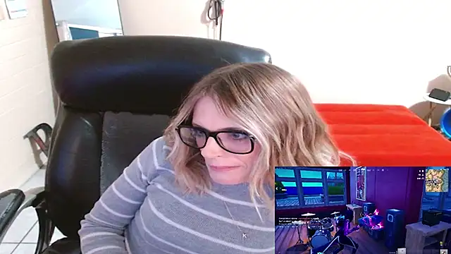 Snapshot of BrittNasty chatting on April 2026 12:18:02 PM BrittNasty online show from April 2026 12:18:02 PM