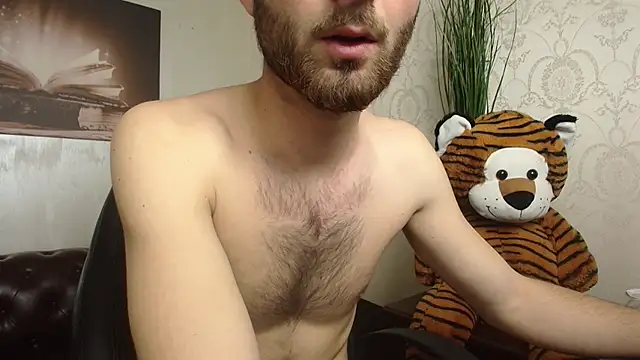 Snapshot of KyloEast chatting on April 2026 04:37:01 AM KyloEast online show from April 2026 04:37:01 AM