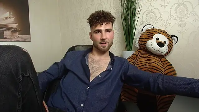 KyloEast online show from April 2026 01:41:02 PM